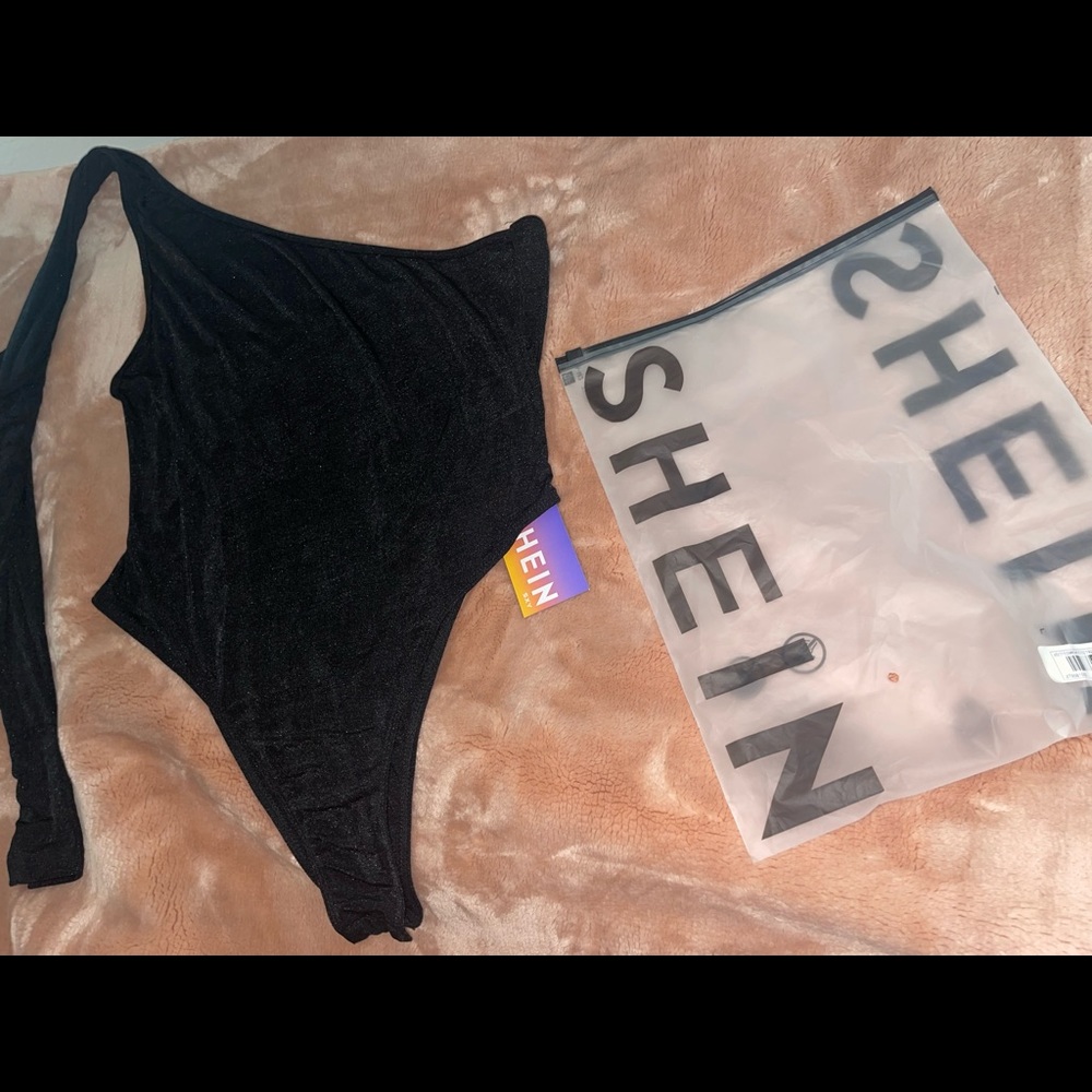 Shein sxy cut out one arm solid New Bodysuit